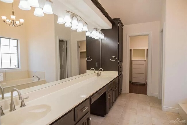 Building Photo - 5917 N Cynthia St