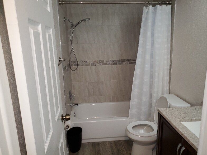 Building Photo - 6748 Knightsbridge Dr