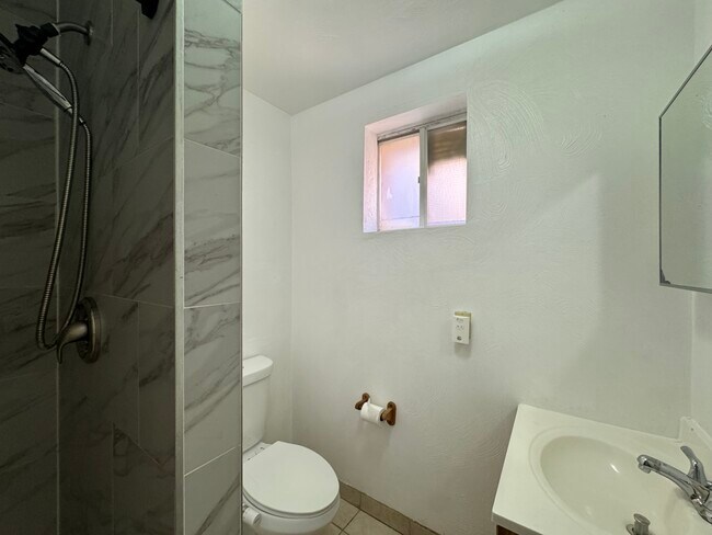 Building Photo - 505 Cato St