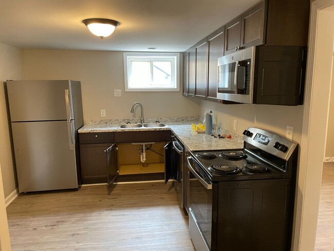 Building Photo - 3652 Roundhill Ave NW