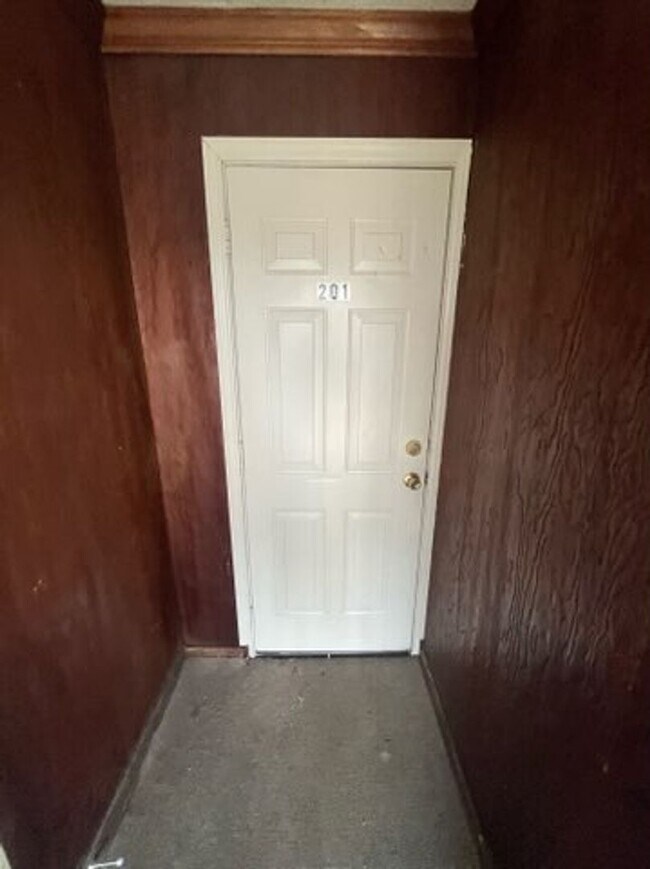 Building Photo - 118 W Creighton Ave