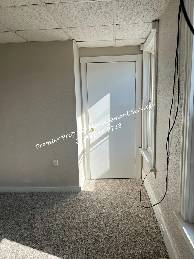 Building Photo - 2727 9th Ave