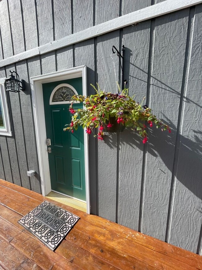 Building Photo - Cozy updated 2 bedroom 1 bathroom chalet i...