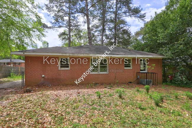 Building Photo - 2634 Tredway Dr