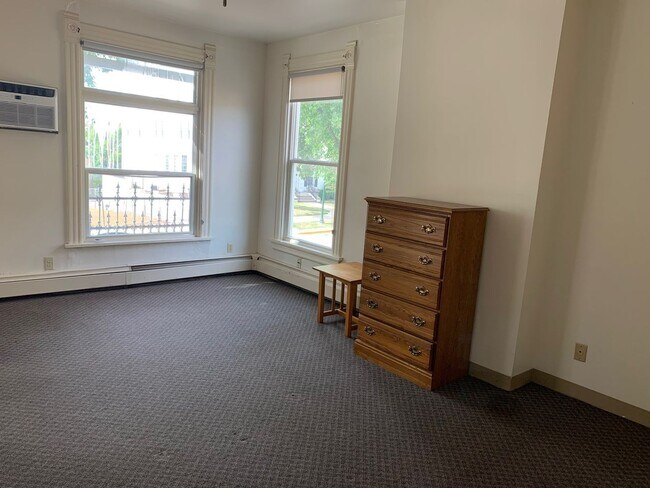 Building Photo - 127 Langdon St
