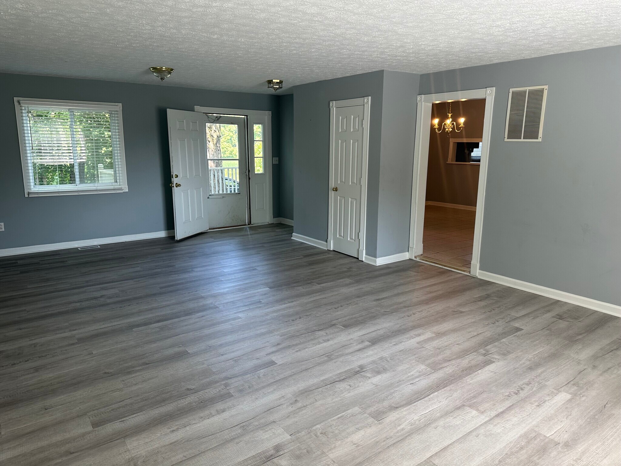 Building Photo - 1592 E 236th St