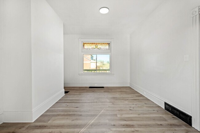 Building Photo - Stunning 3 bedroom home in Carrick available August 1!