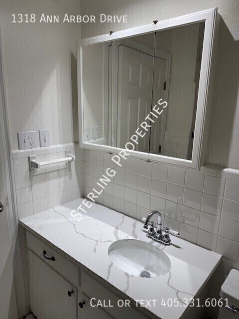 Building Photo - 1318 Ann Arbor Dr