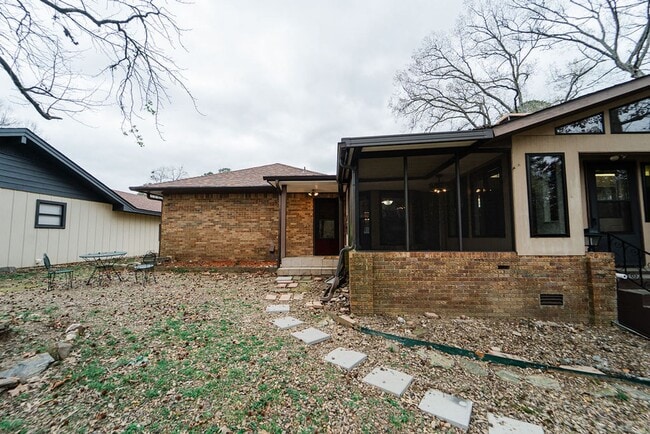 Building Photo - 6 Sonora Way