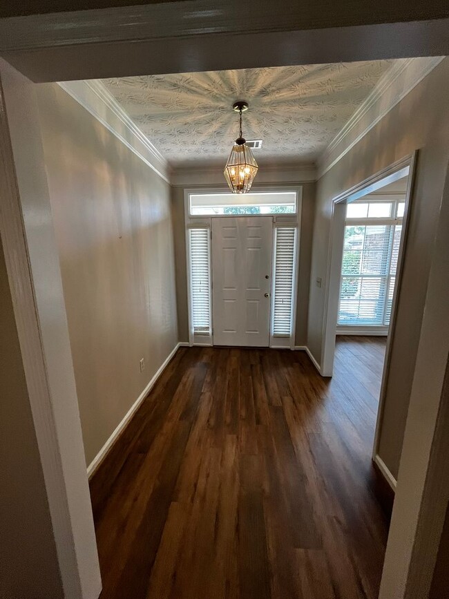 Building Photo - Blending Relaxation & Sophistication to Cr...