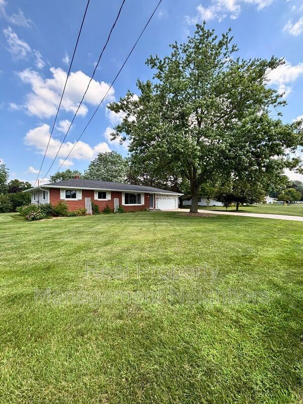 Building Photo - 10335 Holiday Dr