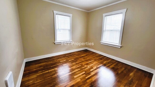 Building Photo - Vintage 1 BD | 1 BA End Unit - Hawthorne B...