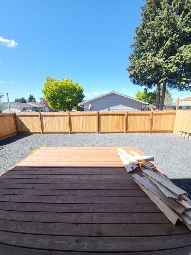 Building Photo - 683 Bryden Ave