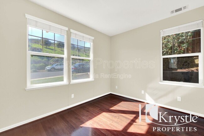 Building Photo - 8388 Bennington Ct