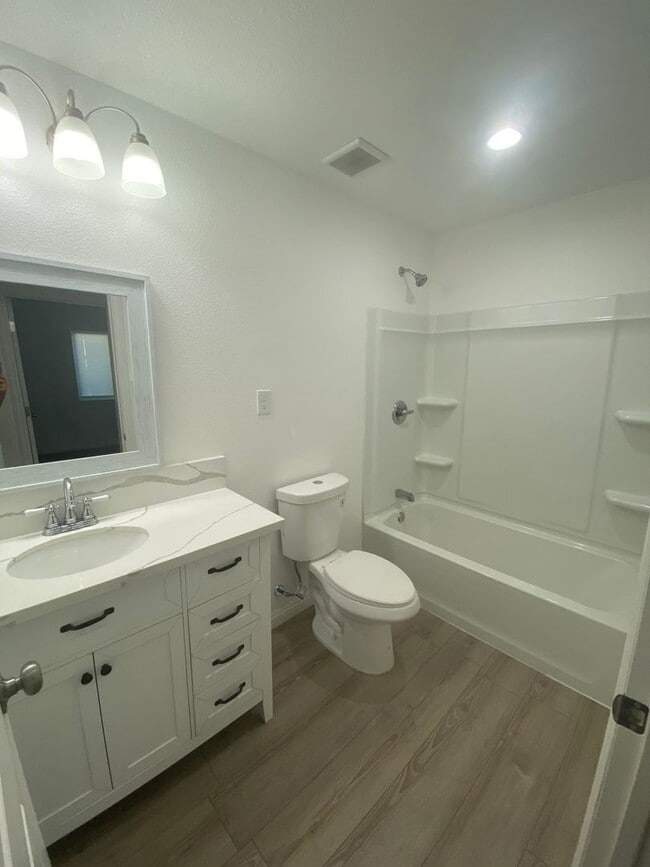 Building Photo - Spacious and New with Solar in Central Hanford