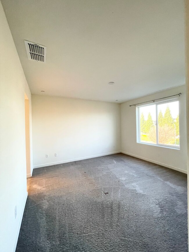 Building Photo - Superb Condo Living in North Natomas! 4 be...