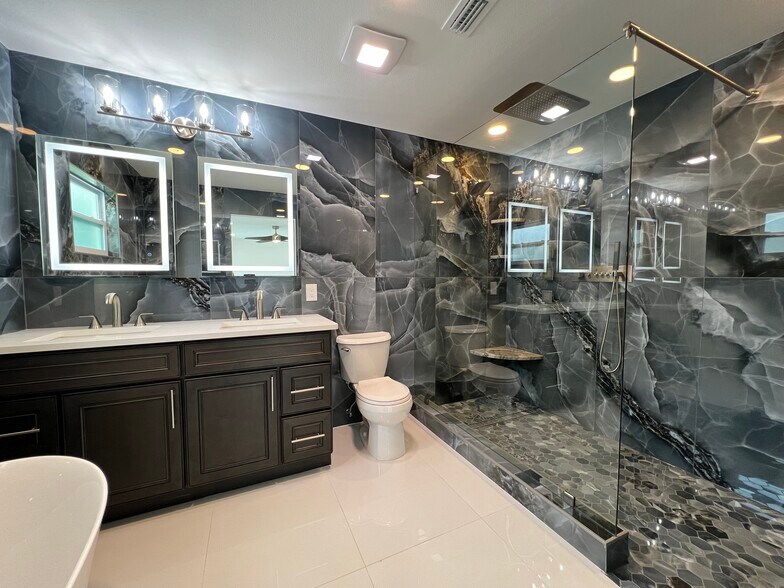 Building Photo - 2641 Miranda Way S