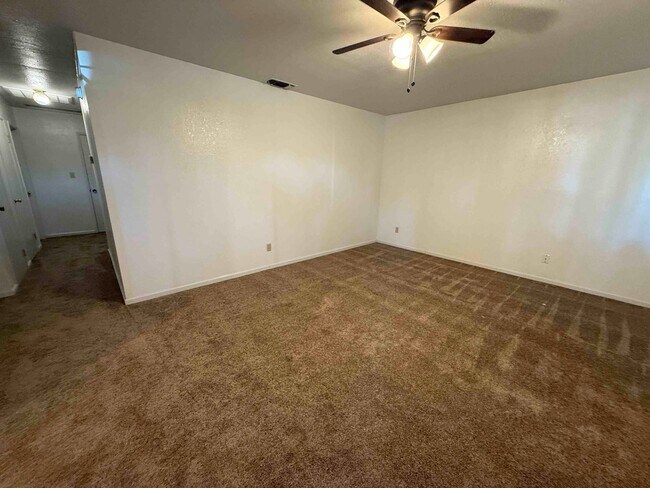 Building Photo - Elk Grove 3 Bed 2 Bath Close to Schools
