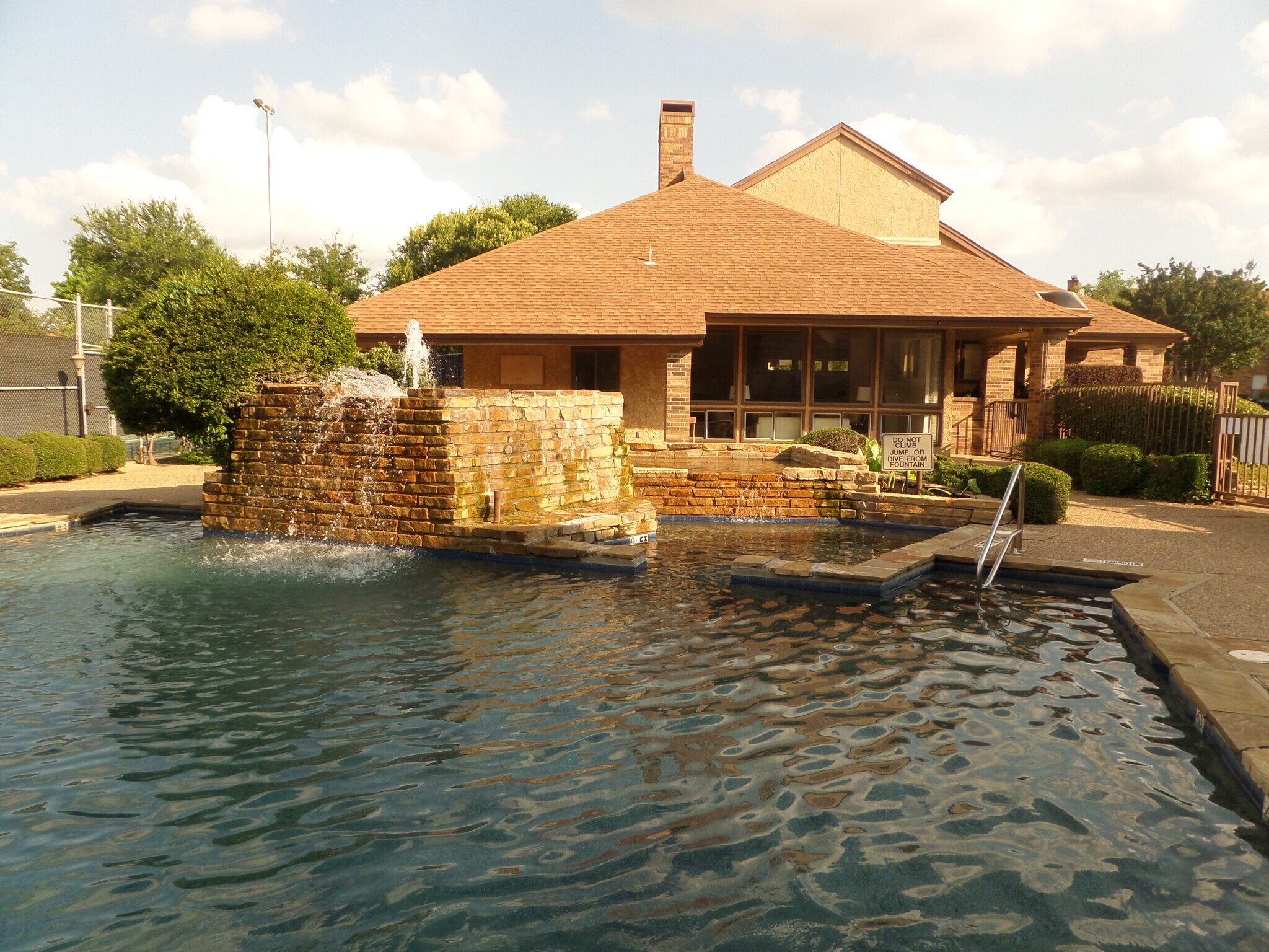 Building Photo - 1108 Harwell Dr