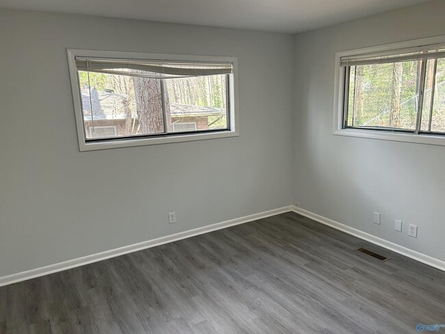 Building Photo - 1707 SE Mountainbrook Dr