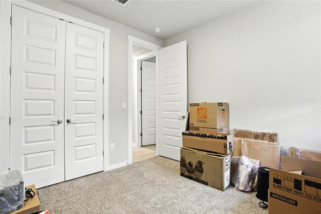 Building Photo - 2105 Suncup St