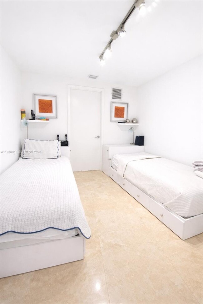 Building Photo - 18201 Collins Ave