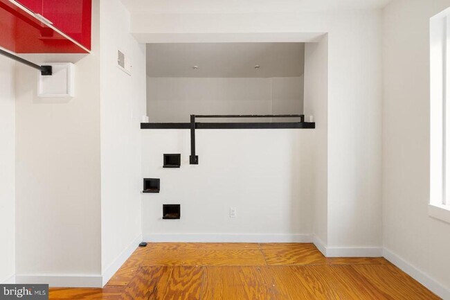 Building Photo - 1301 N 6th St