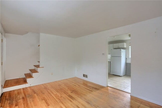 Building Photo - 448 Brierly Ln