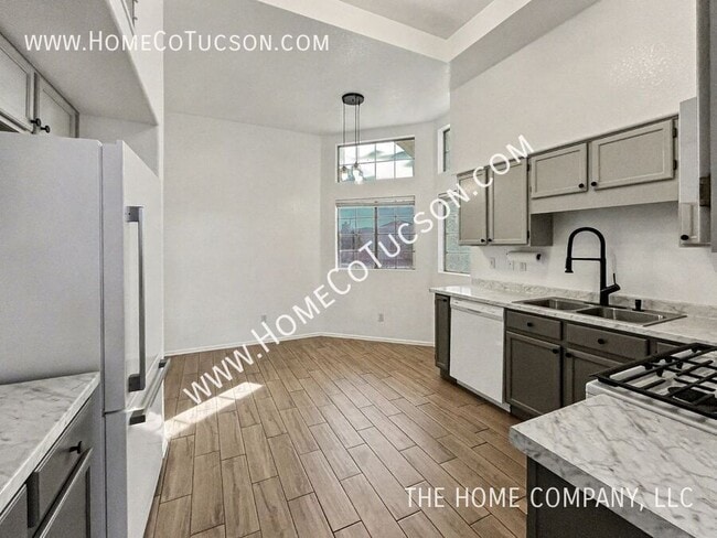 Building Photo - 2660 W Camino del Sitio