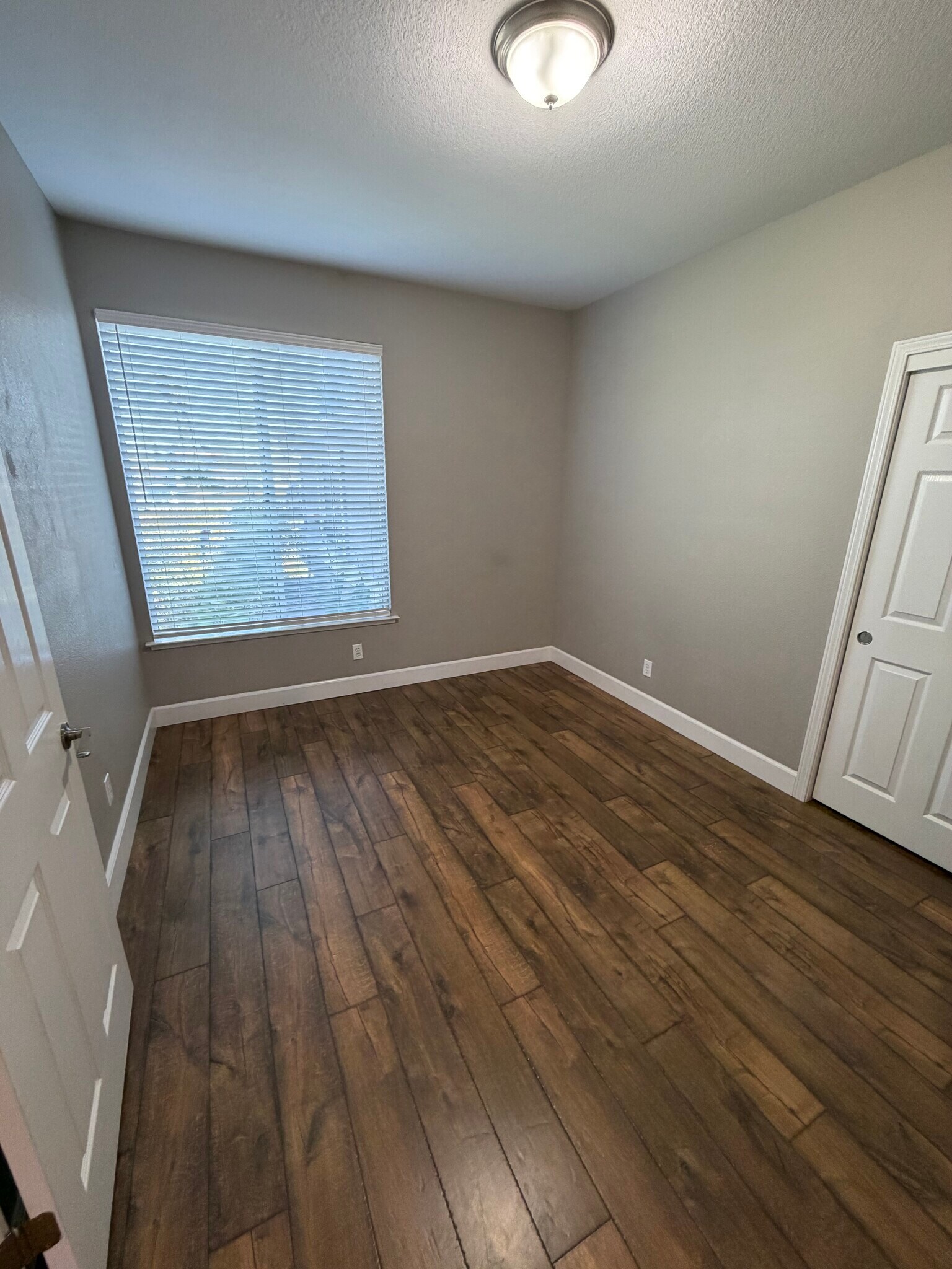Building Photo - 1605 Paseo Flores Dr