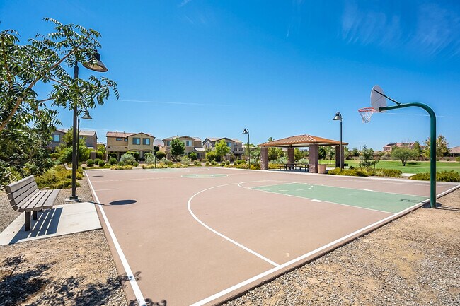 Building Photo - Stunning home with pool ready for move in