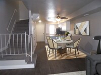 Building Photo - 2 Bed 1.5 Bath Townhome in Murray!