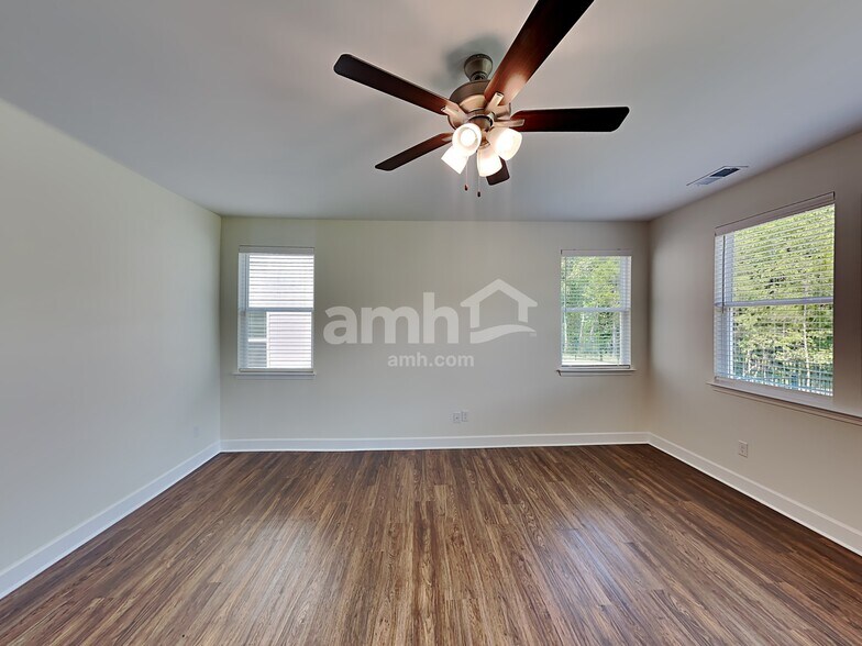 Building Photo - 4521 Tarpon Dr