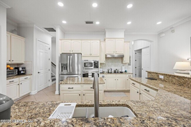 Building Photo - 552 Saddlestone Dr