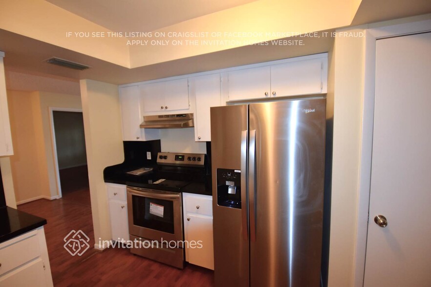 Building Photo - 3520 SW 70th Ave