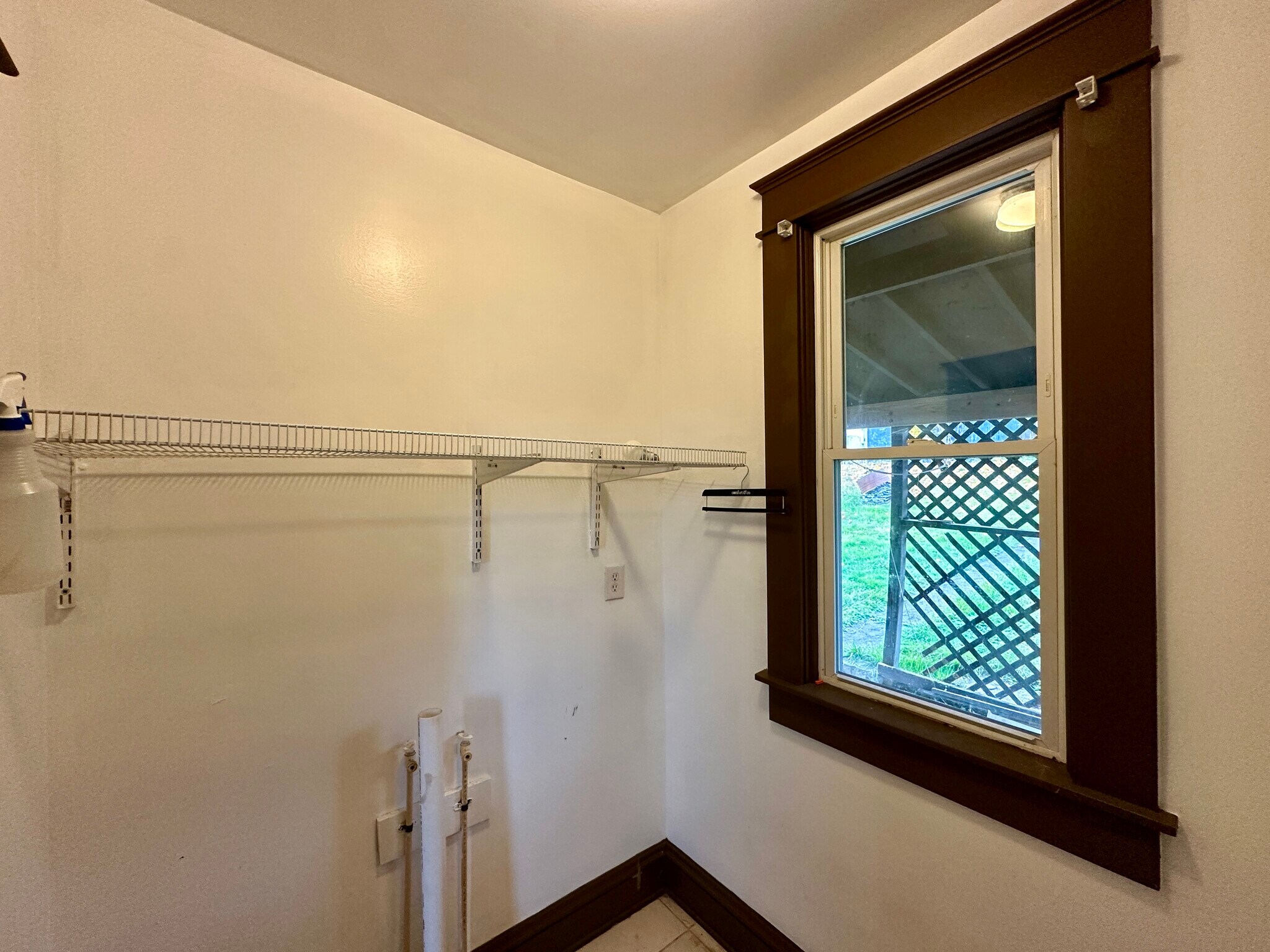 Building Photo - 154 Elmwood St