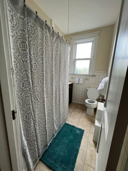 Bathroom - 3767 Andrew Ave