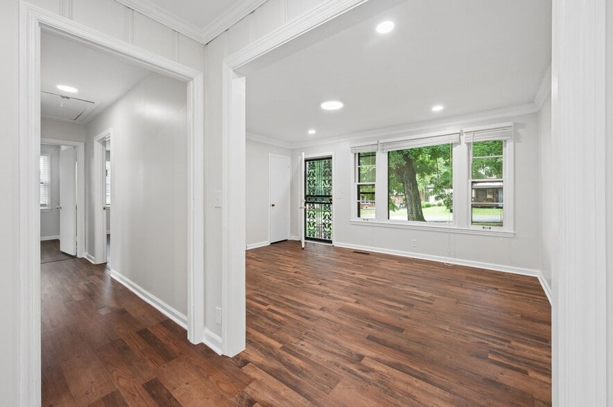 Building Photo - 3522 Hewlett Dr