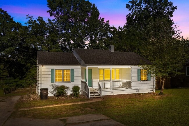 Building Photo - Fully Renovated Center Point Bungalow