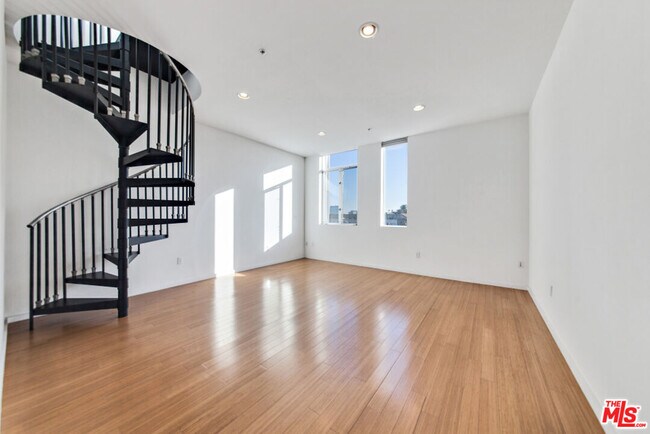 Building Photo - 140 S Gramercy Pl