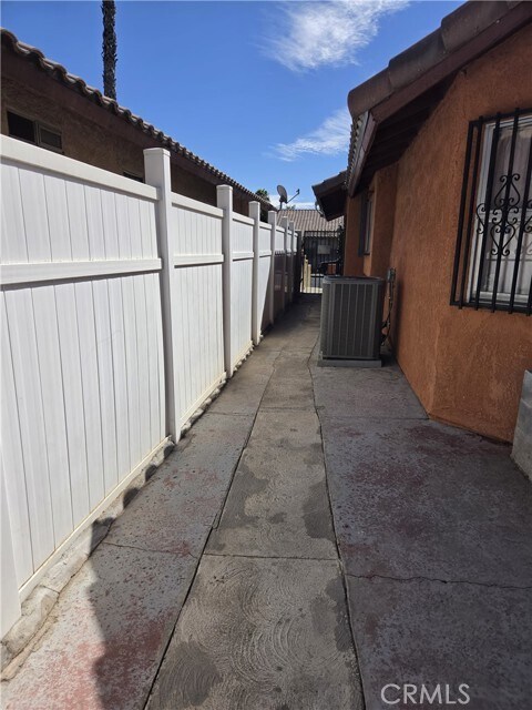 Building Photo - 13745 Vellanto Way