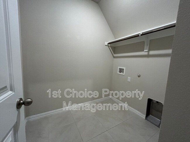 Building Photo - 7205 Tesoro Trl