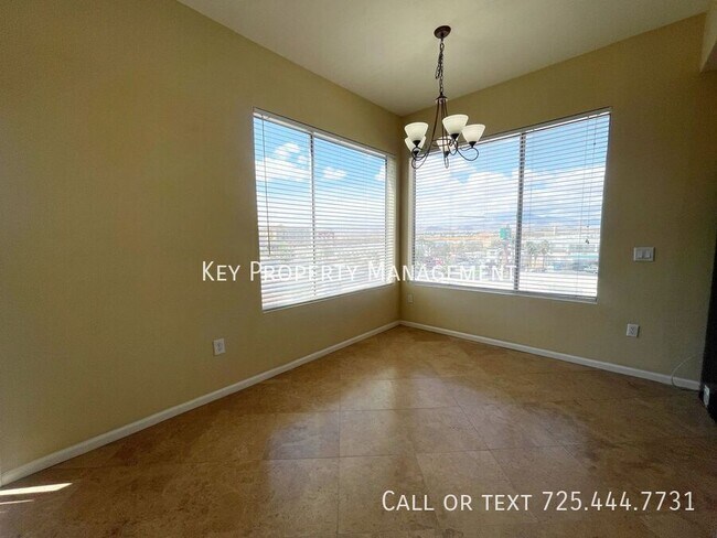 Building Photo - 2 BEDROOM HIGHLY UPGRADED PARK AVENUE CONDO!