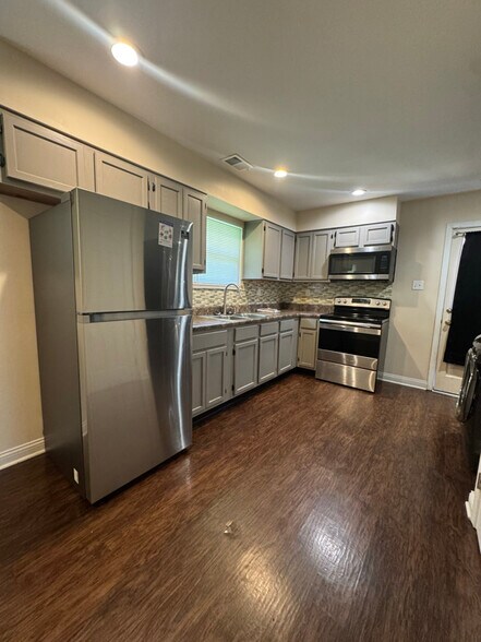 Building Photo - 1667 Costigan Dr