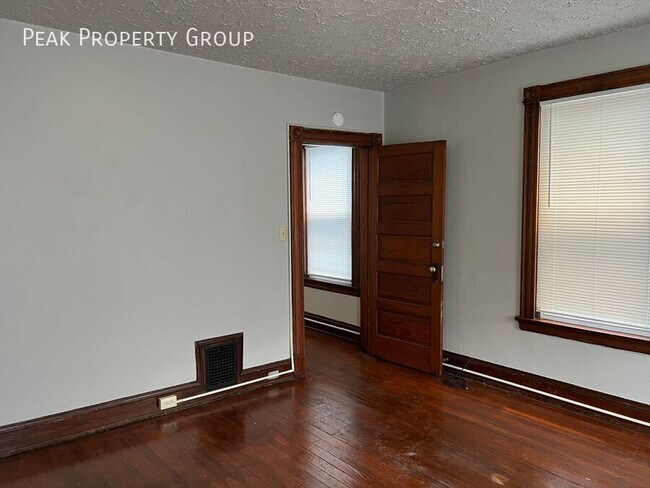 Building Photo - 2544 Vestry Ave