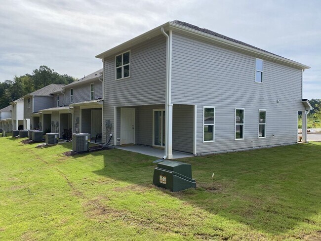 Building Photo - 3 Bedroom Wiggins Village
