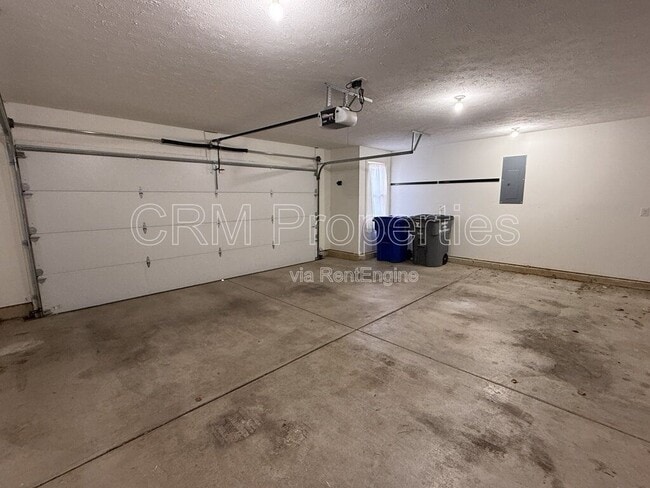 Building Photo - 3182 Morrow Dr