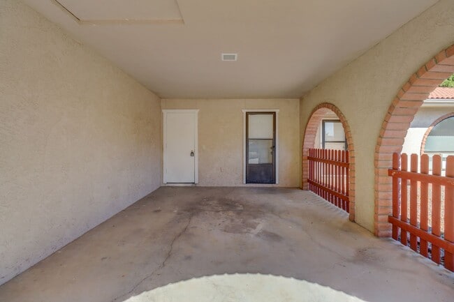 Building Photo - 1298 N Tapadero