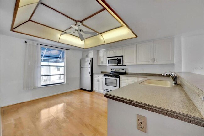 Building Photo - 745 Pinellas Bayway S