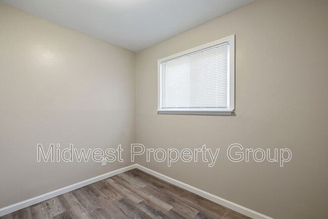 Building Photo - 10 Juno Dr